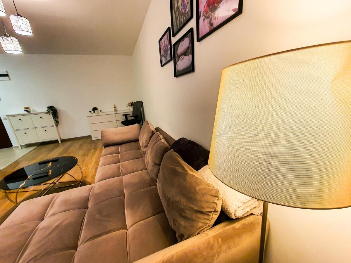 Luxurious Retreat 1Br Apartment With Netflix, Private Parking And Self Check In Popesti-Leordeni Exterior photo