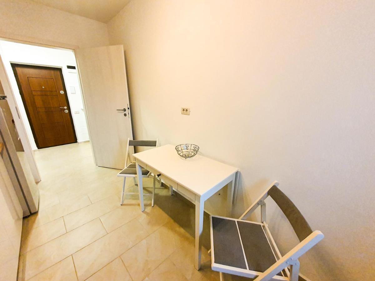 Luxurious Retreat 1Br Apartment With Netflix, Private Parking And Self Check In Popesti-Leordeni Exterior photo